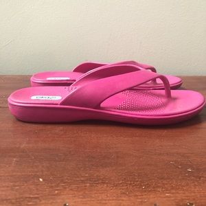 Oka B. Fuchsia Pink Flip Flop Thongs Sandals